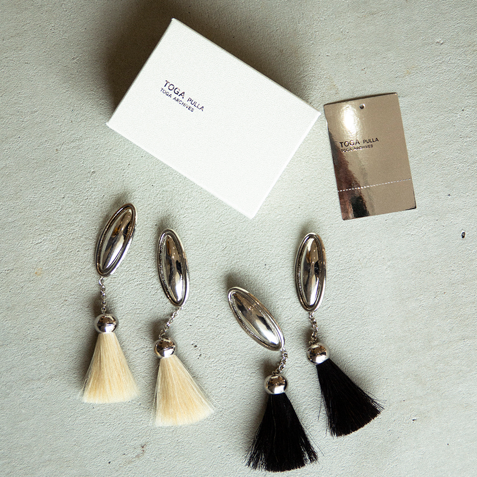 ［新品］TOGA Metal fringe earringsドレスアップにも普段使いにも