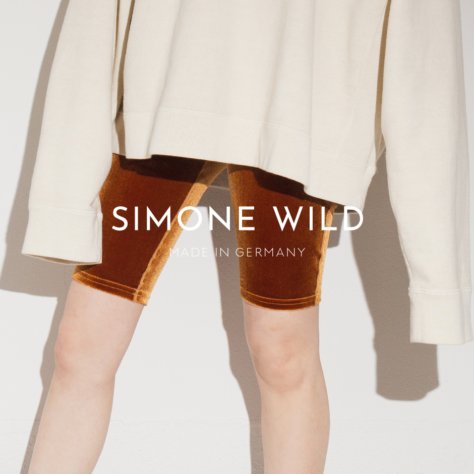 SIMONE WILD ヴェルベットバイカーショーツ ゴールド M - レッグウェア