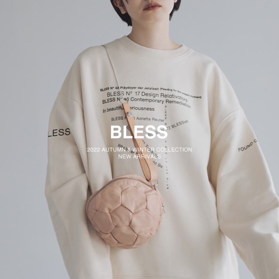 bless n° デザインロゴプリントTシャツ